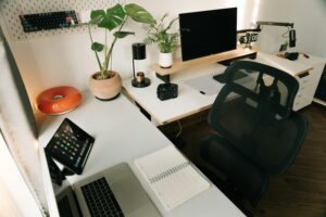 Consejos para organizar un espacio de trabajo en casa eficiente y cómodo